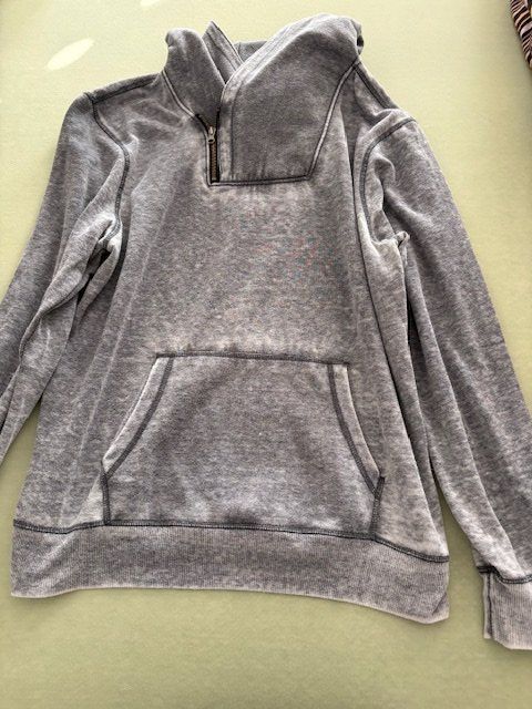 Maglioni & Felpe: grauer Kapuzenpullover in Grösse XXL – Usato da Würenlingen venduto da Delfinli1 2