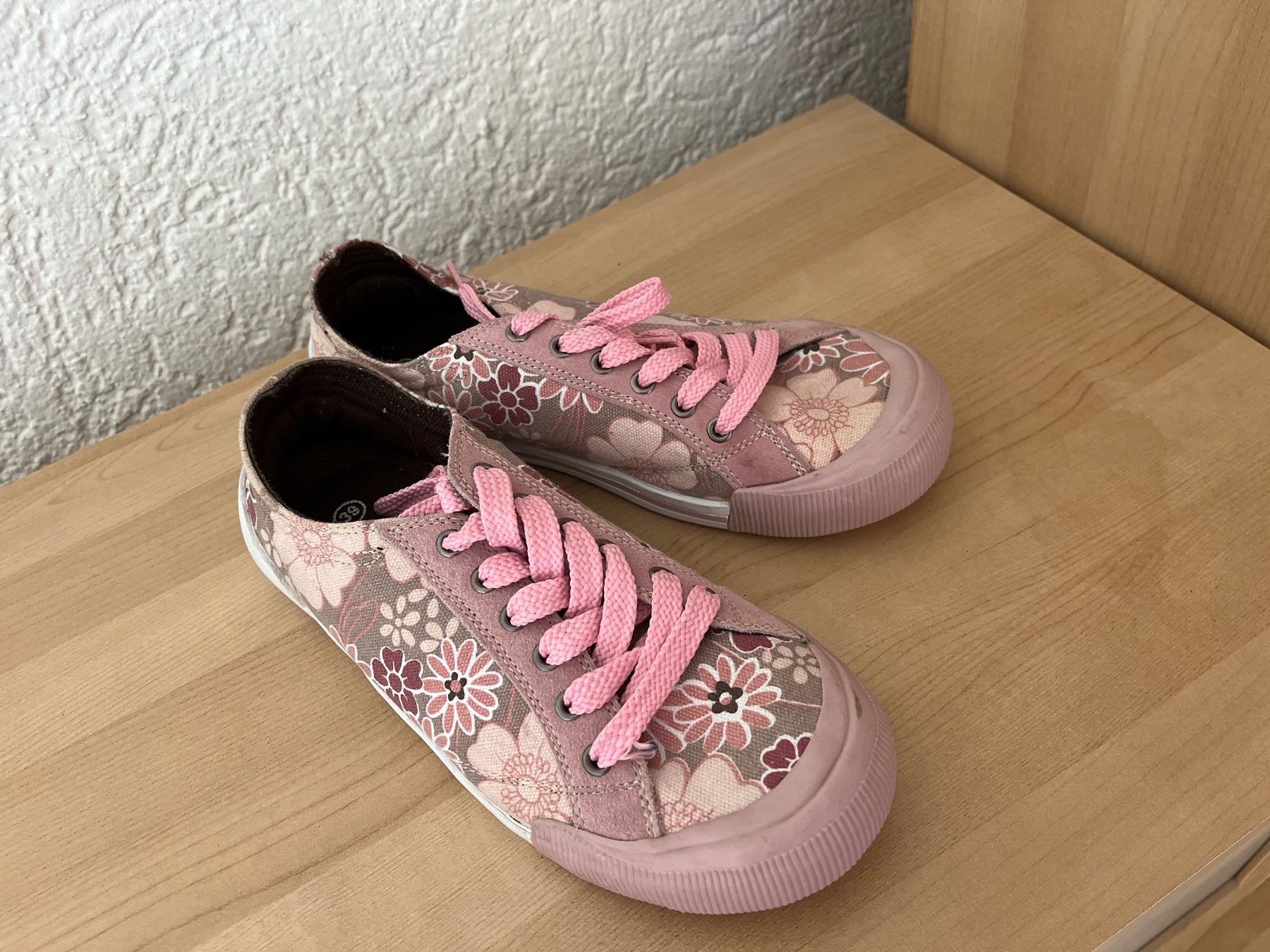 Scarpe da donna: Neue Rosa Blümchen Turnschuhe, Grösse 39 – Nuovo (secondo la descrizione) da Zürich venduto da 8825 3