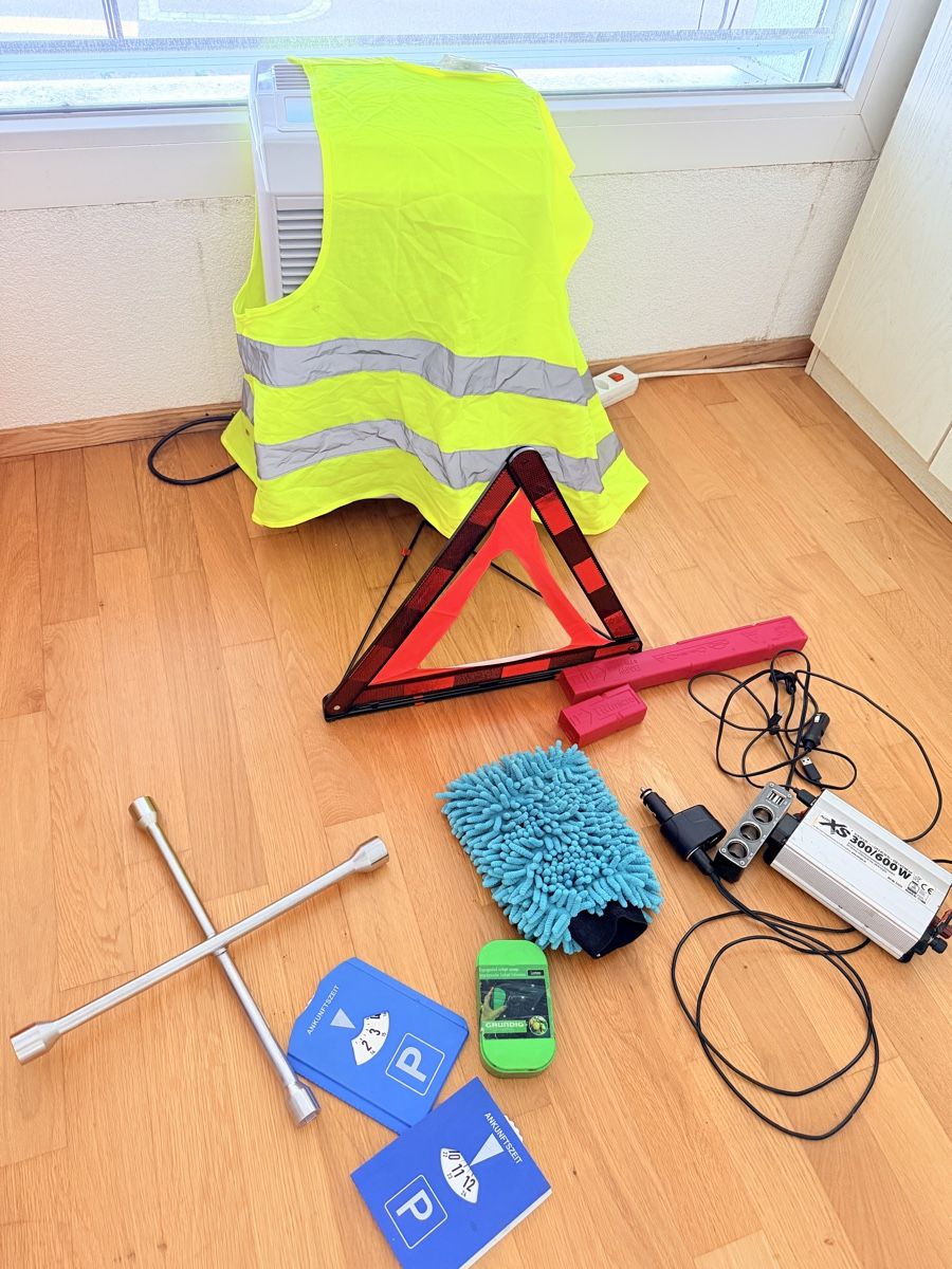 Alle Werkzeuge: Auto set mit Spannungswandler – Gebraucht aus Oensingen von jia_gs8g