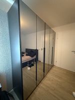 Kleiderschrank mit Spiegel
