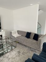 2x 3er Sofa grau Samt mit Kissen guter Zustand