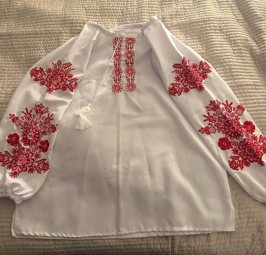 Camicette: Ukrainian Vyshyvanka Blouse  – Nuovo e nell'imballaggio originale da Matten b. Interlaken venduto da kat_68g9