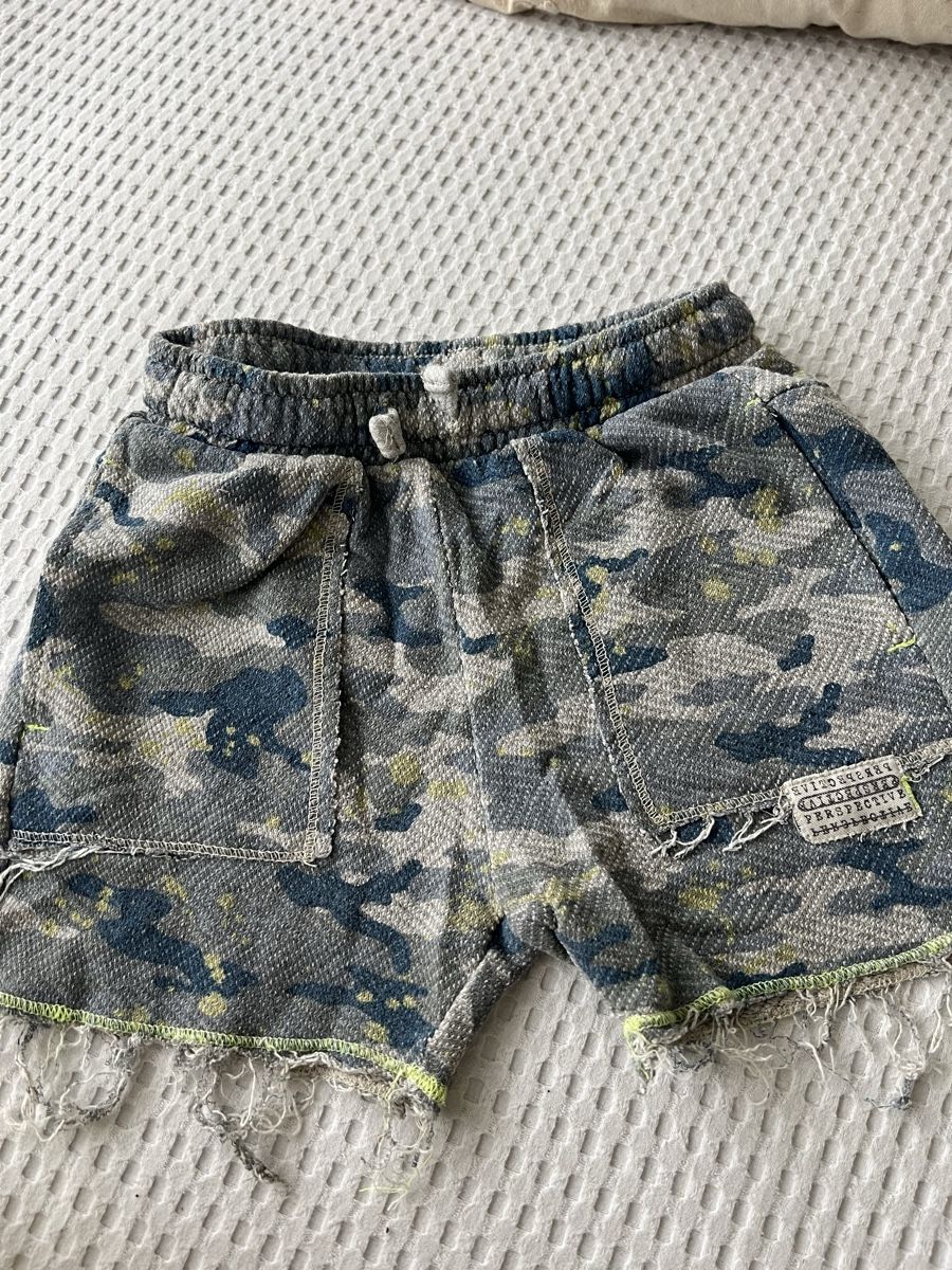 Zara Pantaloni: ZARA SWEATPANTS SHORTS GR 104 – Usato da Basel venduto da theo-g77