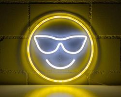 LED Dekolicht Neonschild Sonnenbrille 30 x 30 cm