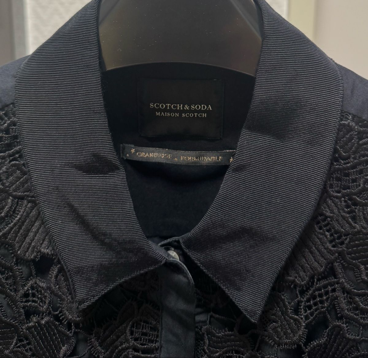 Maison Scotch Camicette: Bluse Maison Scotch schwarz mit Spitze – Usato da Erlenbach ZH venduto da msa_x26y 2