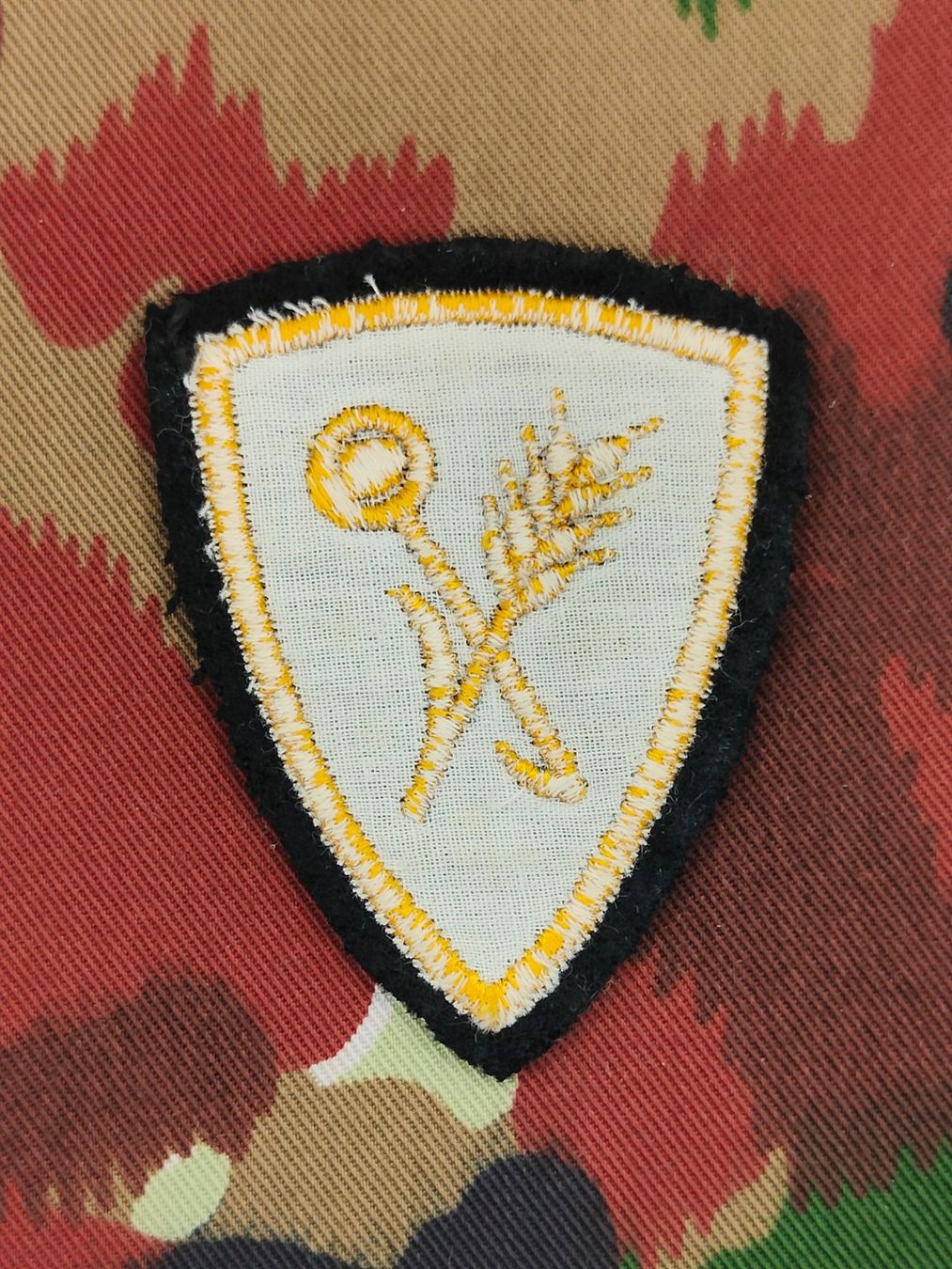 Schweizer Armee Uniformi: Funktionsabzeichen Küchenchef/Hilfsküchenchef Ord. 1972, V1 – Usato da Bauma venduto da SwissMilitaria 1