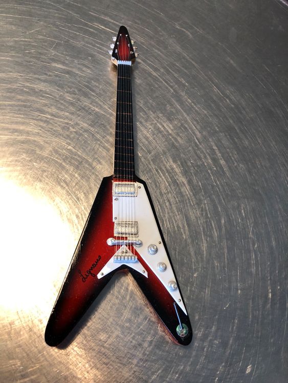Gibson Flying V Mini Modellgitarre mit Koffer (Gebraucht) in Zürich für ...