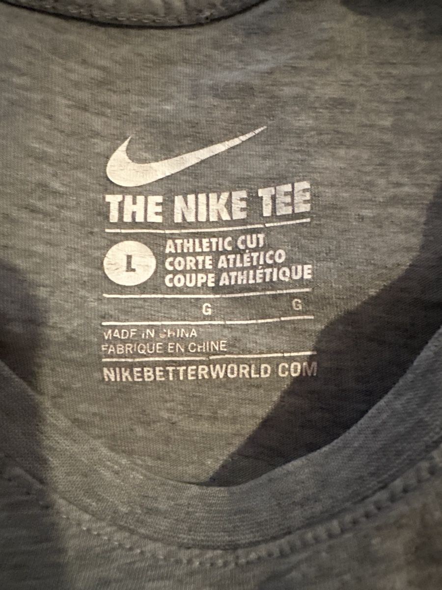 Nike T-Shirts: Nike T-Shirt Tokyo Grösse L einfache Brustbreite 48cm – Gebraucht aus St.Gallen von maierm01 2