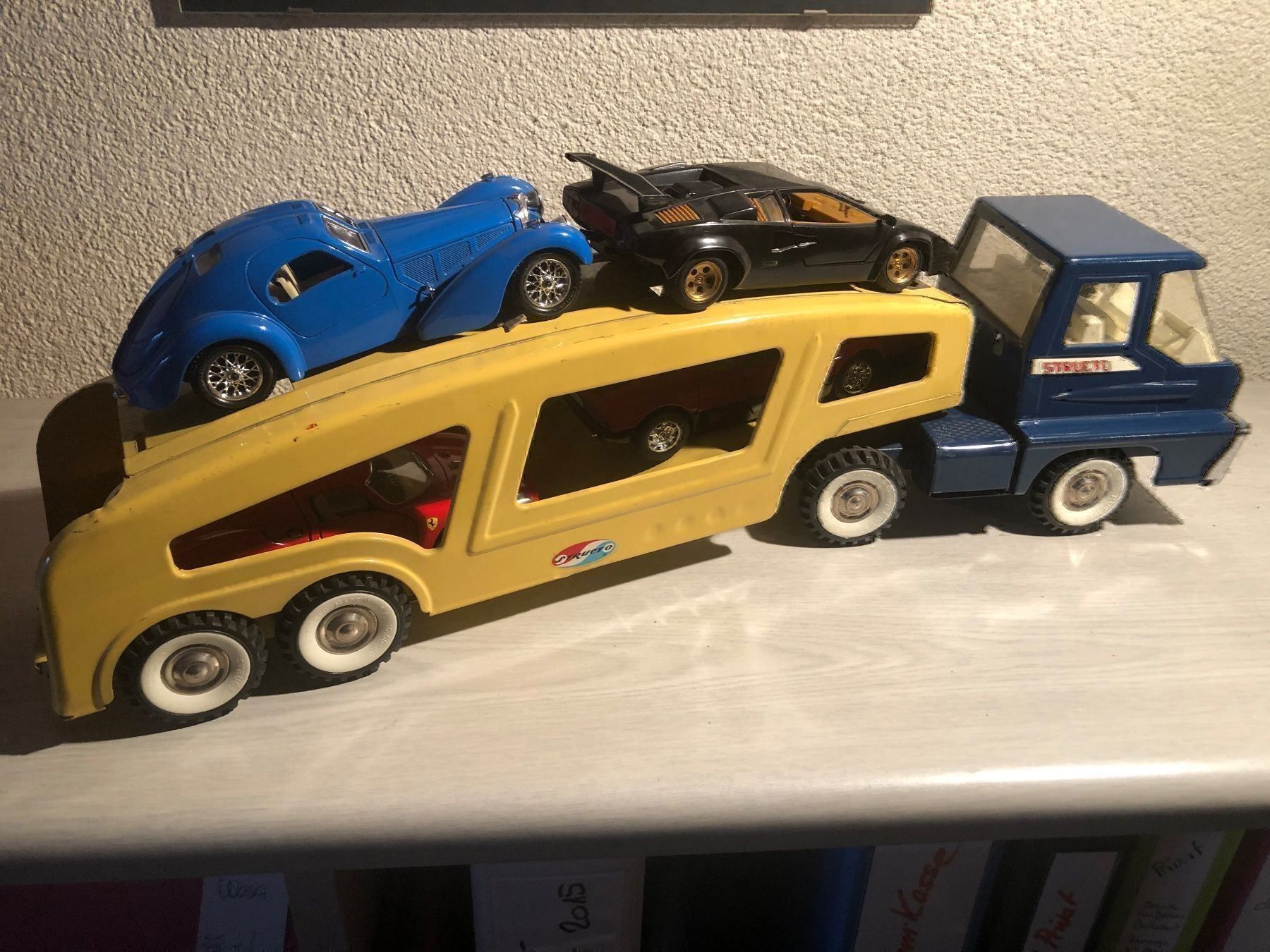 Bburago Modellini d'auto: Blechautotransporter v.STRUCTO Modell inkl. Modellauto 4stk. – Usato da Belp venduto da Kbasic 6