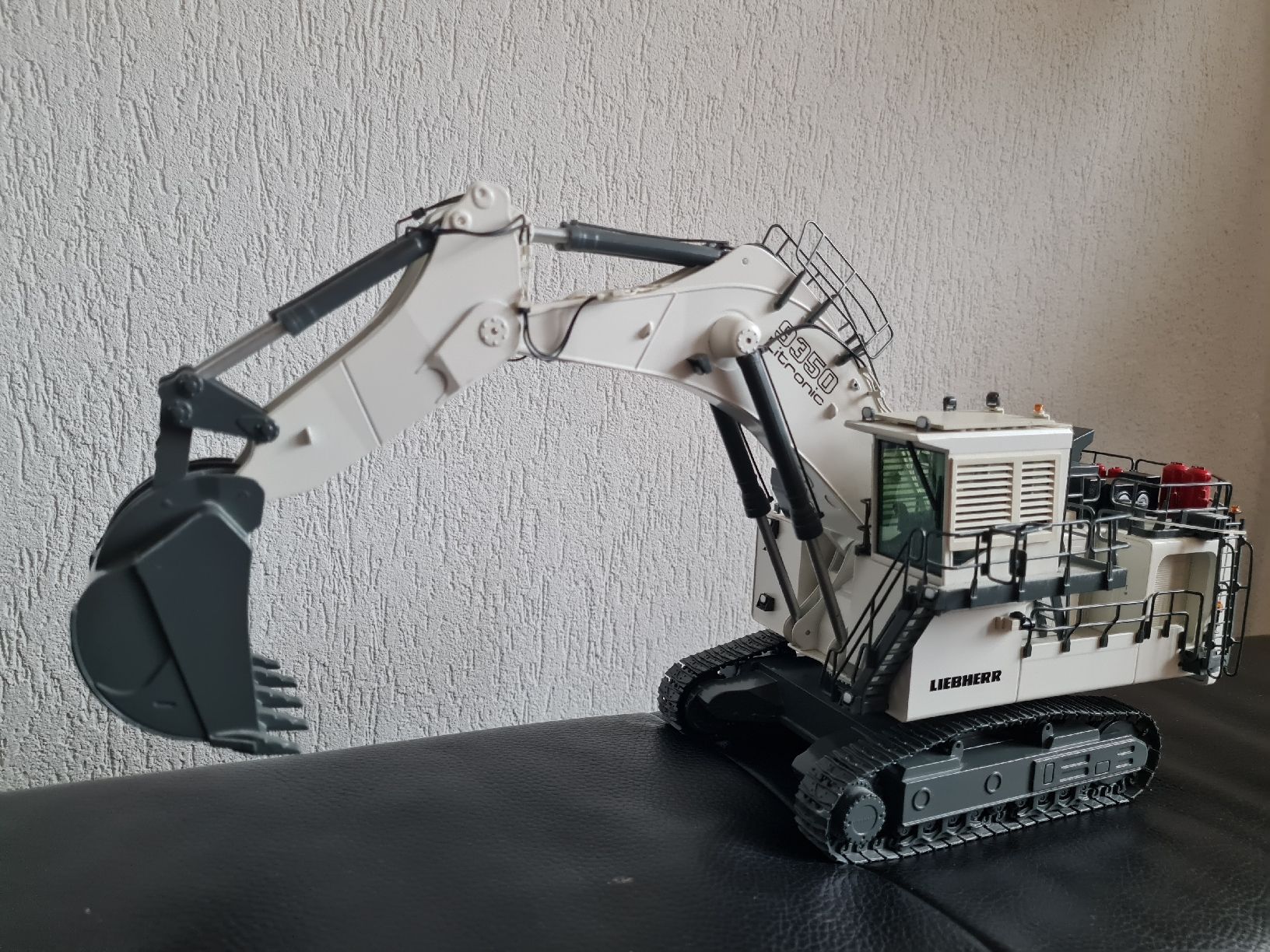 Liebherr Escavatori: Liebherr 9350 Litronic Bagger – Usato da Würenlos venduto da Dodo7