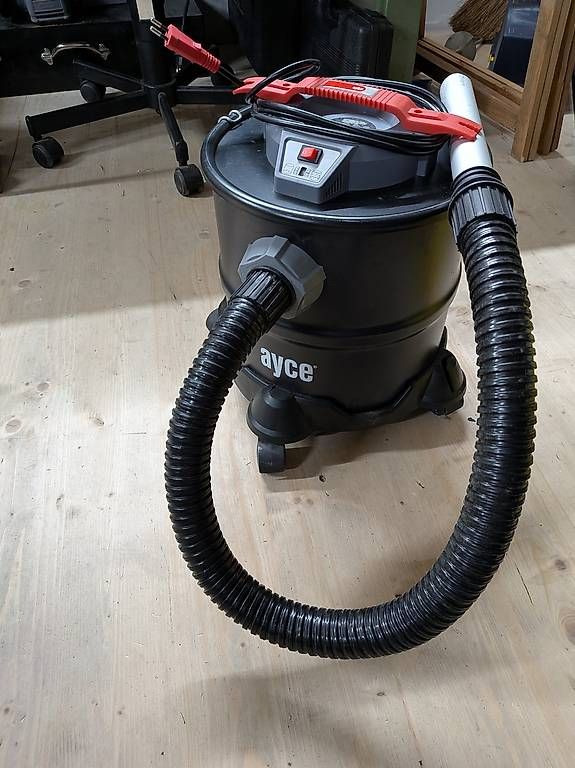 Aspirapolveri & Accessori: Aschesauger Ayce mit Rollen – Usato da Buchs SG venduto da Tomcerod