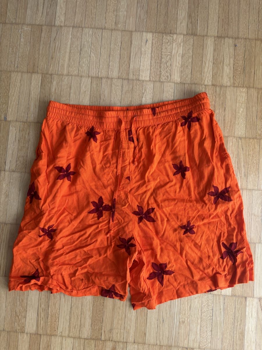 Pantaloni: Sommerliche Shorts Gr. M, orange mit Blumenmuster. – Usato da Zürich venduto da Eves.vintage.element