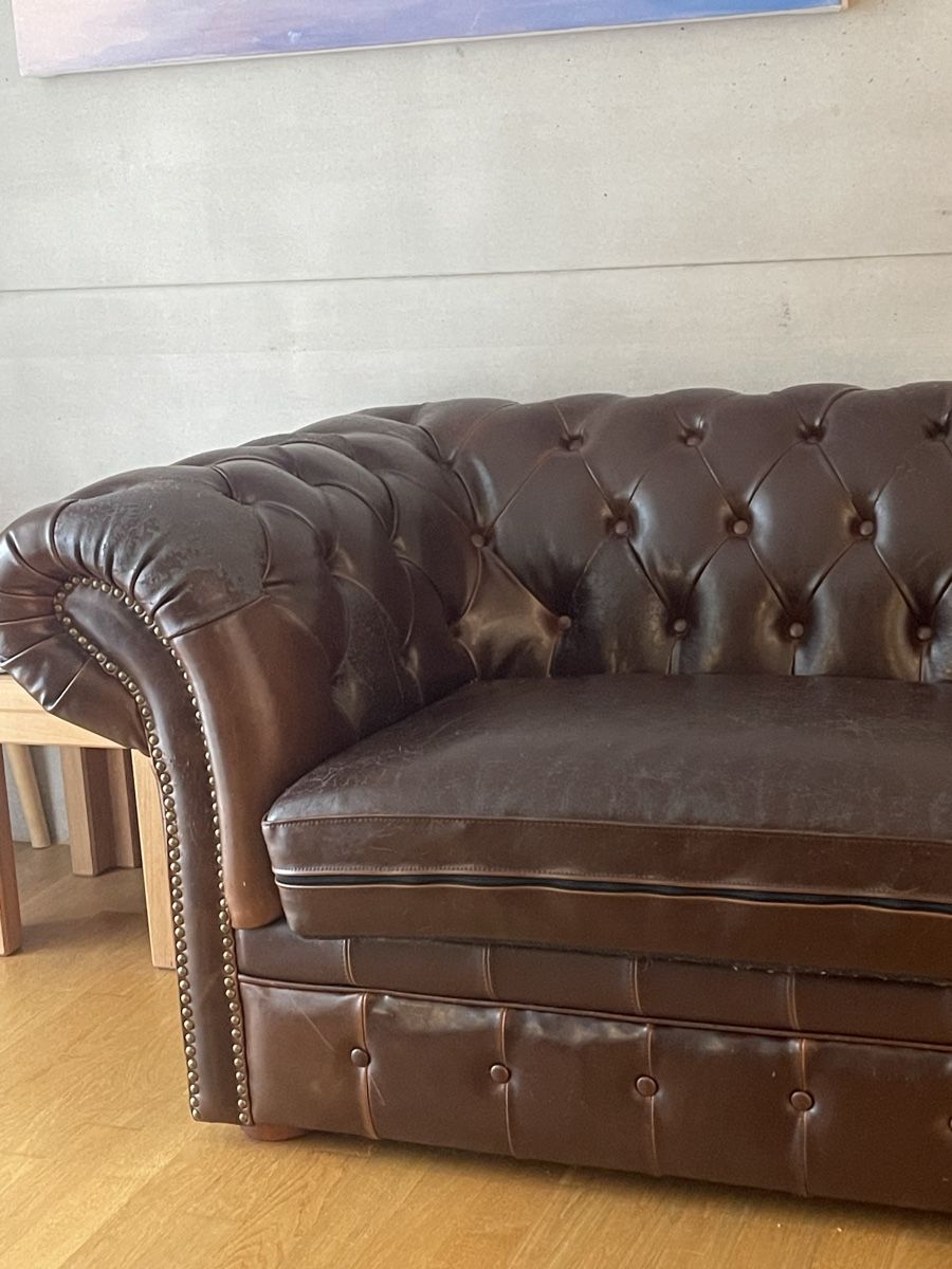 Sofas: Classic Brown Leather Chesterfield Sofa – Gebraucht aus Rüti ZH von Claudiaduo 1