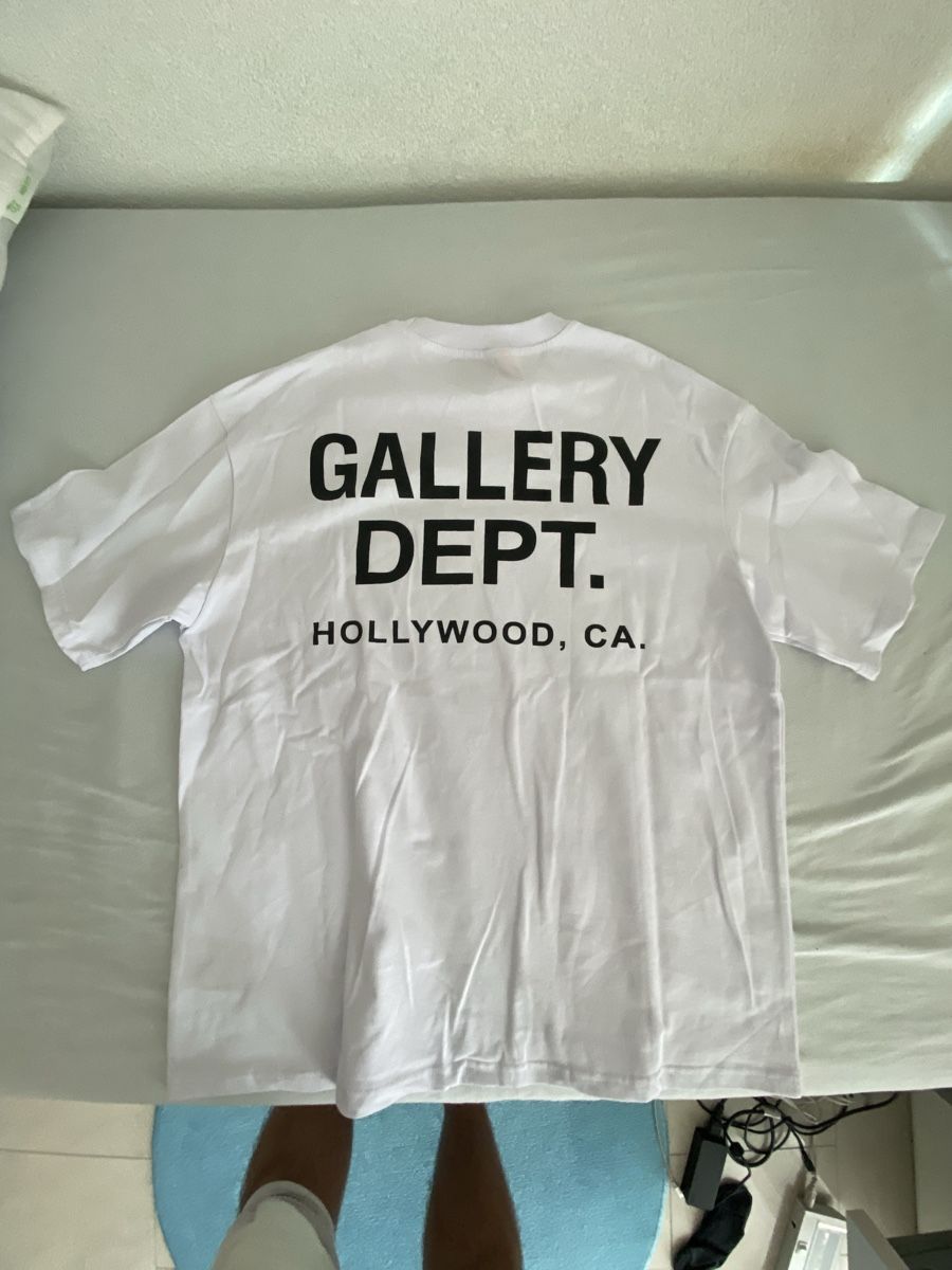 T-shirt: T shirt – Nuovo (secondo la descrizione) da Pratteln venduto da fra_rd8j