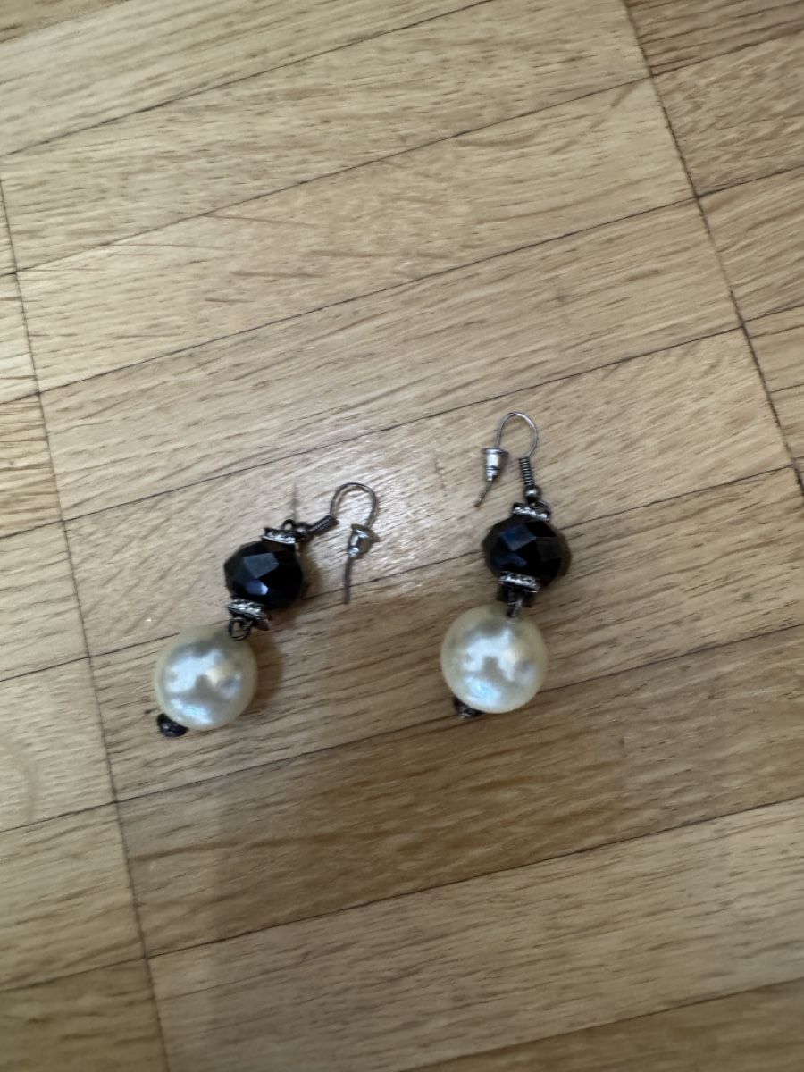 Boucles d'oreille: Orecchini pendenti con perle e cristalli neri – D'occasion à Viganello par BlackPanda0003