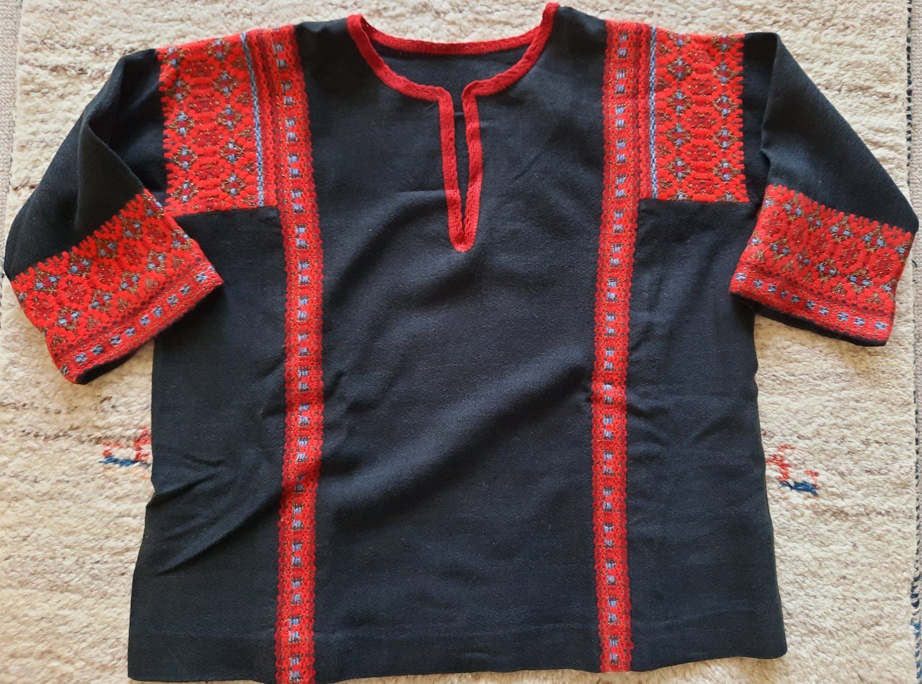 T-Shirts: handgesticktes Shirt, antik aus China – Gebraucht aus Herrliberg von AlexandraBopp 1