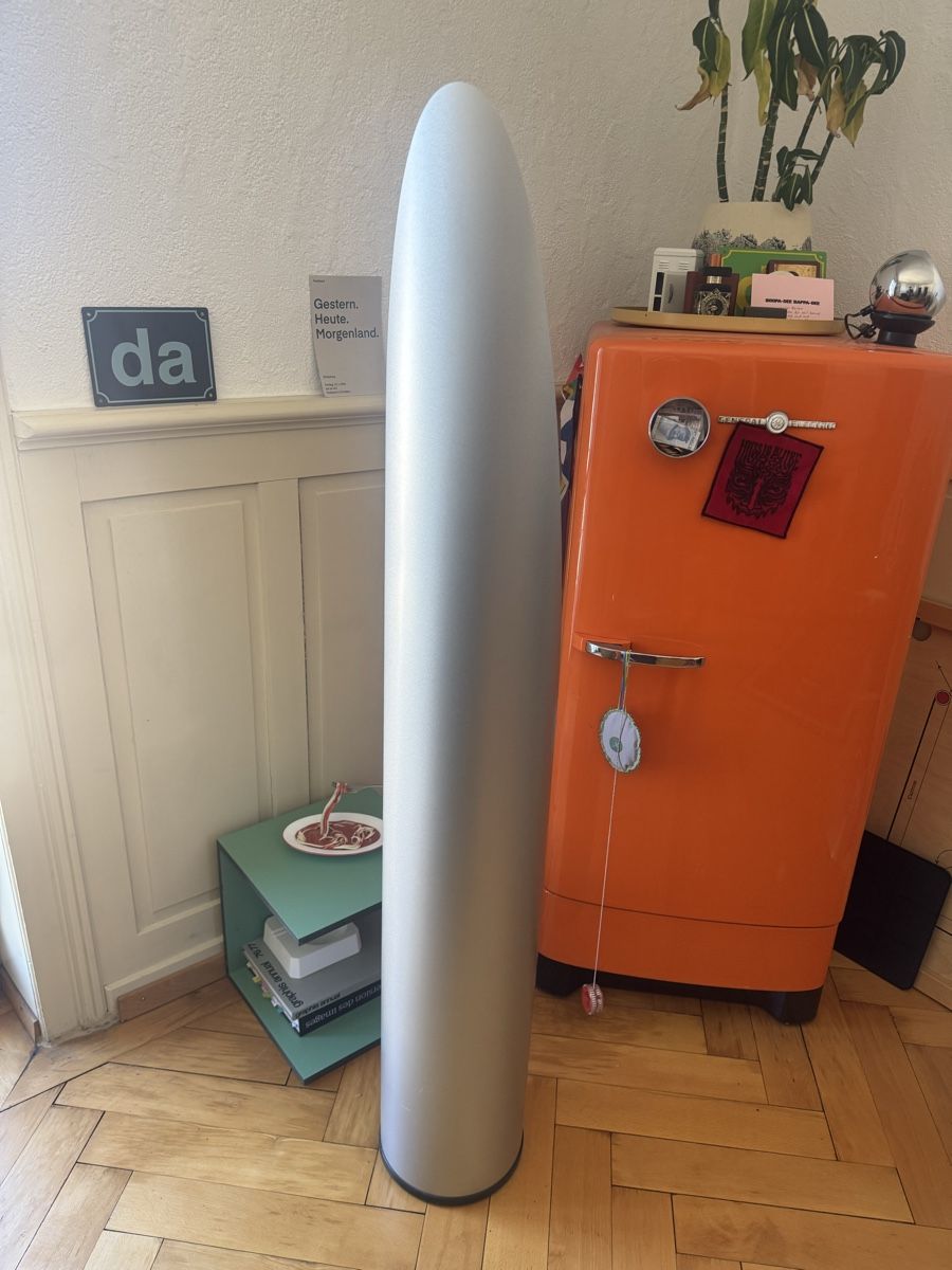 Specchi: Lipstick Spiegel design by Roger Lectal – Usato da St. Gallen venduto da J00rdin 2