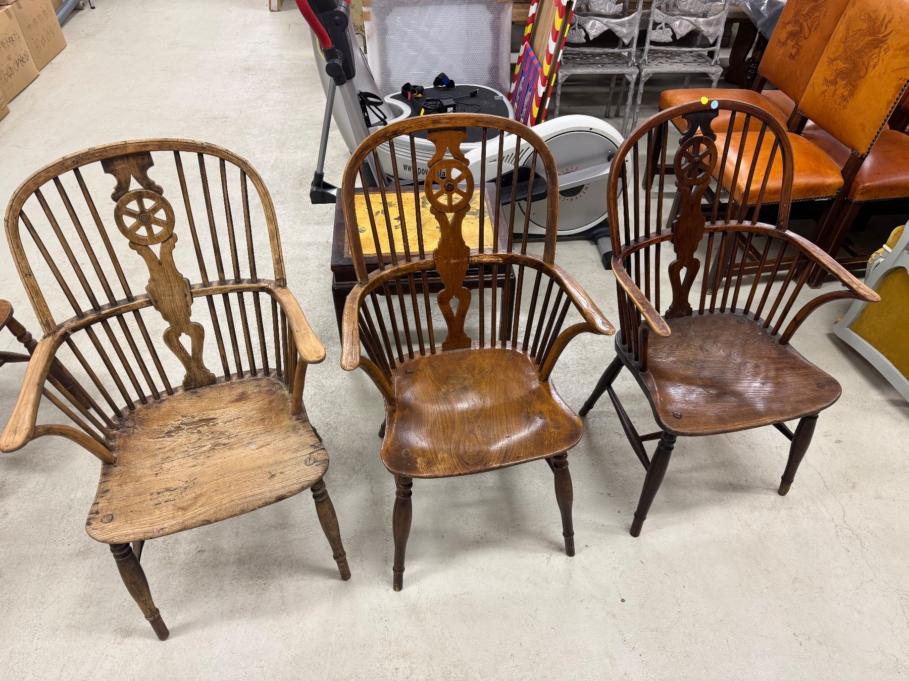 Sedie: 3 Windsor Antique carver Chairs – Usato da Gsteig b. Gstaad venduto da Auctionly 9