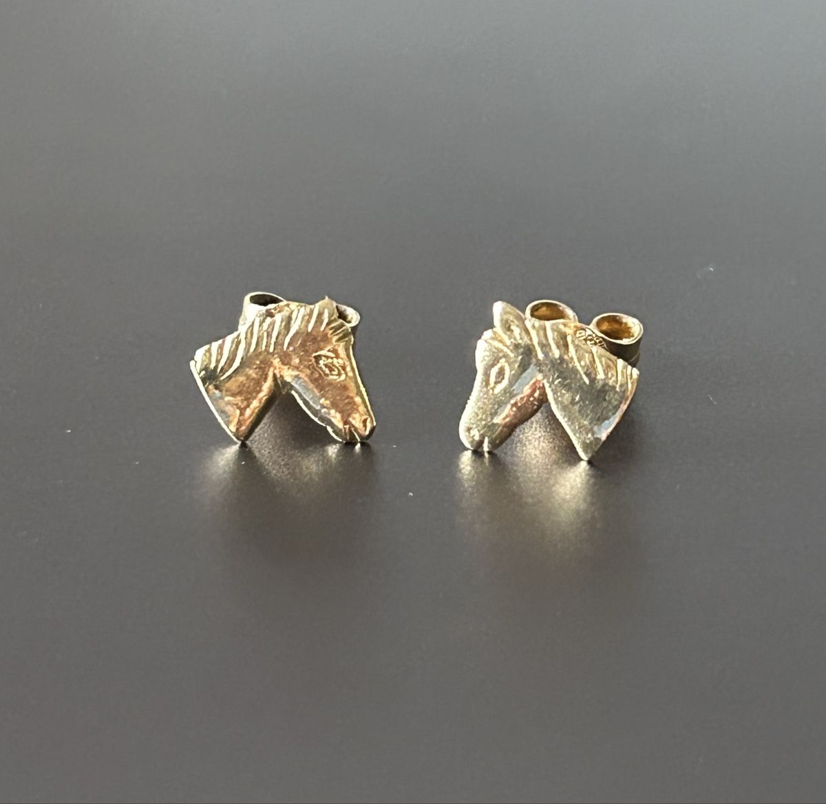 Orecchini pendenti & Orecchini a lobo: Boucles d’oreilles chevaux or 750 – Usato da Zürich venduto da malia.