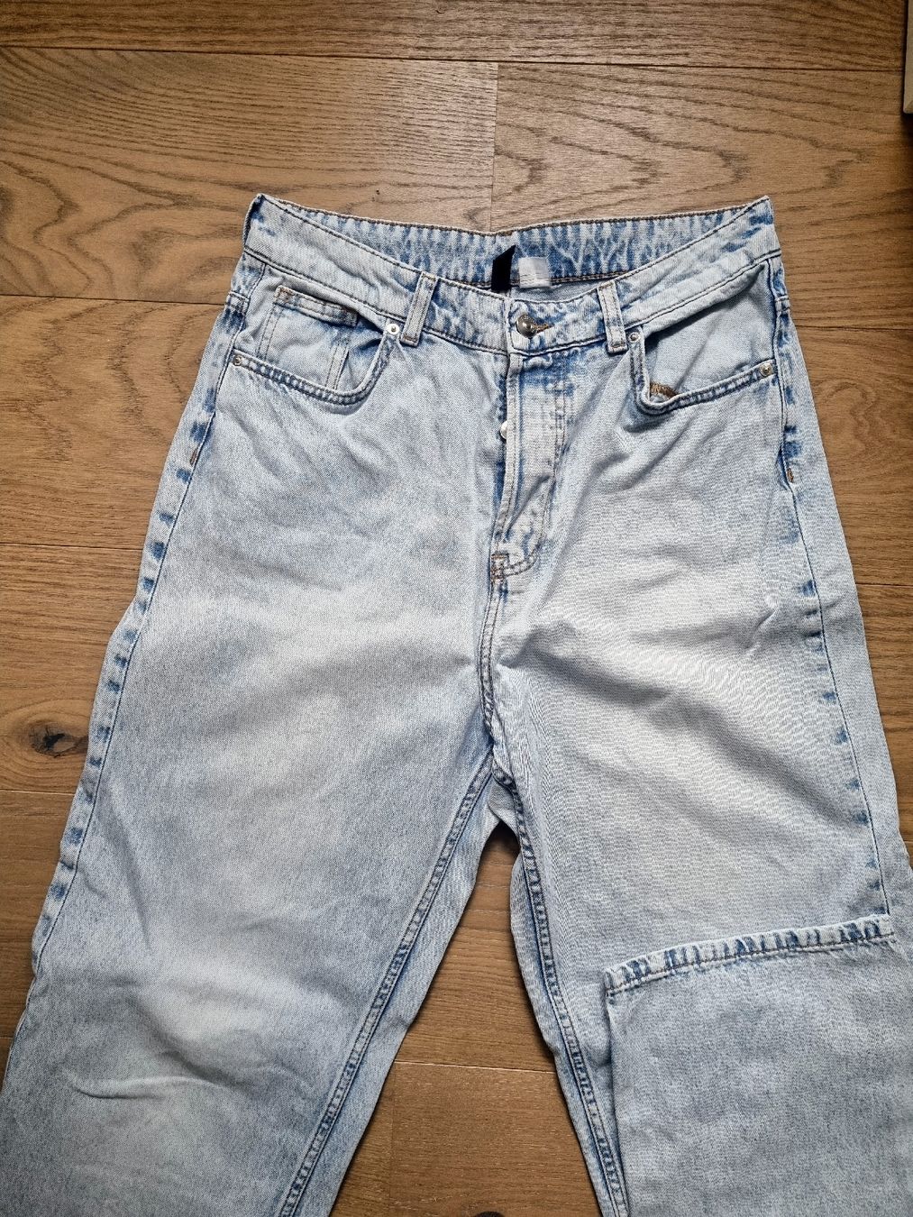 H&M Jeans: Hellblaue baggy Jeans – Usato da Diessenhofen venduto da aur_099 1