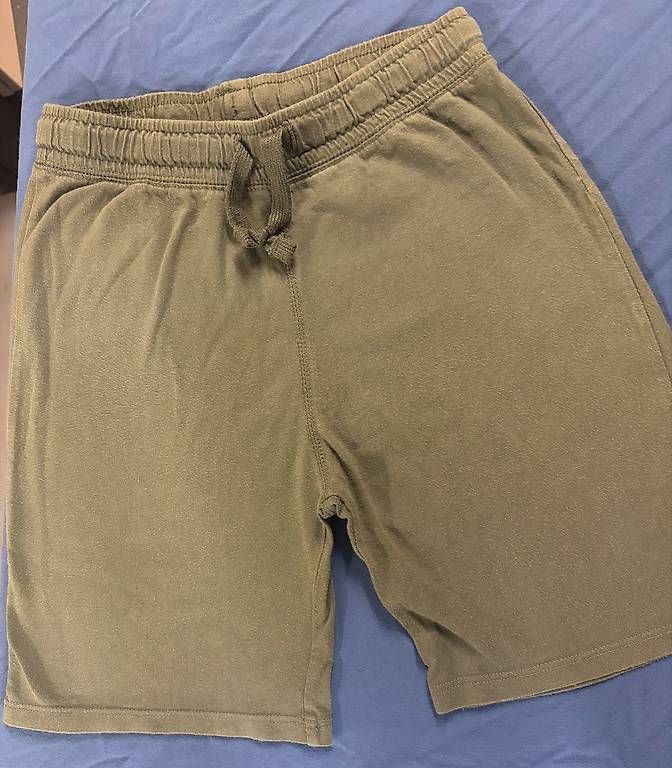 Lotti & Set di vestiti: 3 Shorts 122 und 128 – Usato da Regensdorf venduto da Piritatti 4