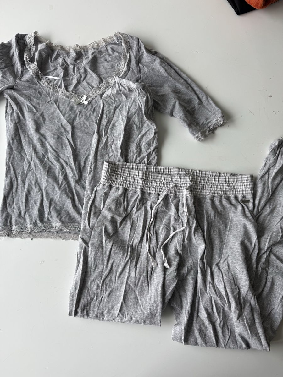Pigiami: Comfy Grey Lounge Set, Graues pajama  – Usato da Zürich venduto da forestF4iry