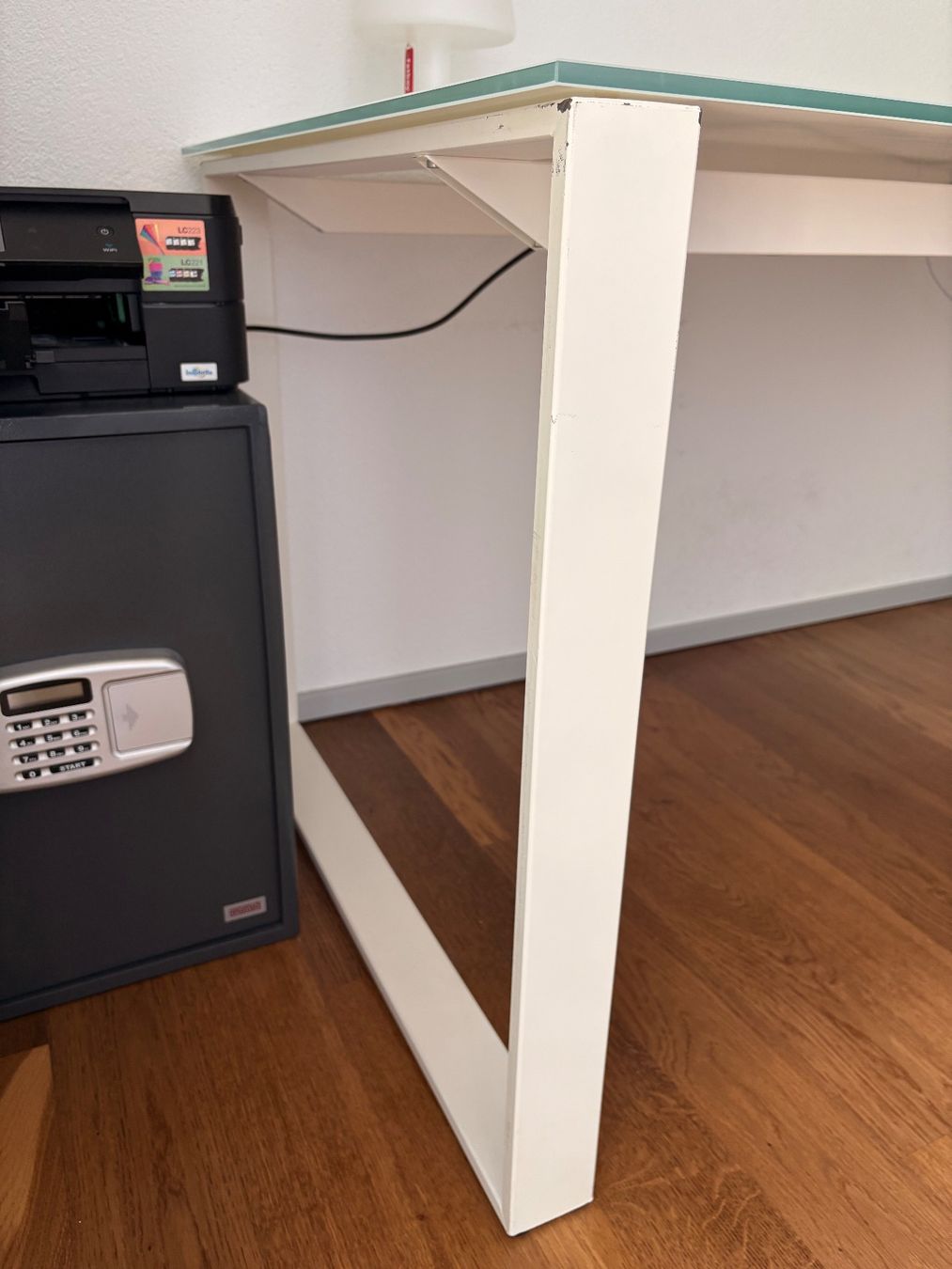 Interio Scrivanie: Glas-Bürotisch – Usato da Zuchwil venduto da CME-Ricardo 2