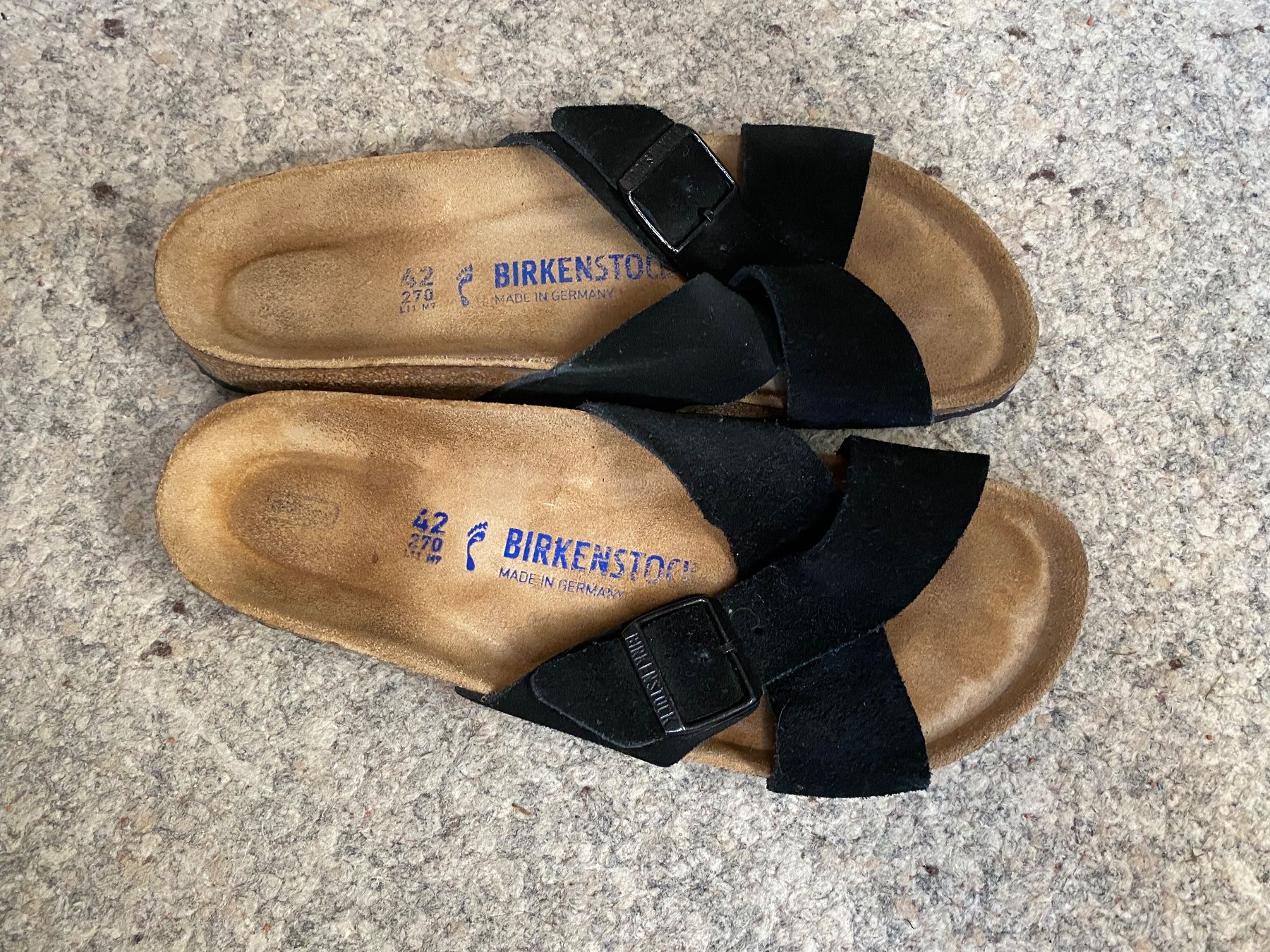 Birkenstock Scarpe da donna: Birkenstock Veloursleder schwarz Gr. 42 – Usato da Wattwil venduto da edel88 1