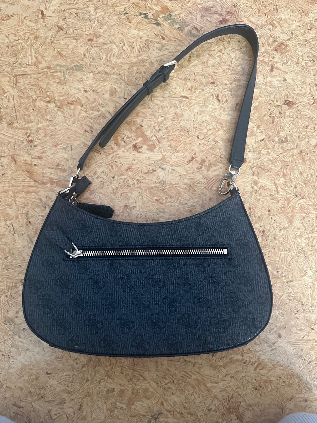 Guess Sacs femmes: Guess Handtasche – D'occasion à Frauenfeld par sin_wb9c 1