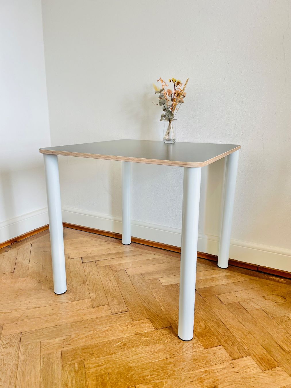 Tavoli: Designer-Tisch. 75 x 75 cm – Nuovo (secondo la descrizione) da Zürich venduto da Design_Studio