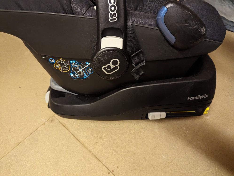 Maxi-Cosi Sièges auto: Maxi Cosi Pebble mit ISOFIX Basisstation – D'occasion à Interlaken par Trisu 1