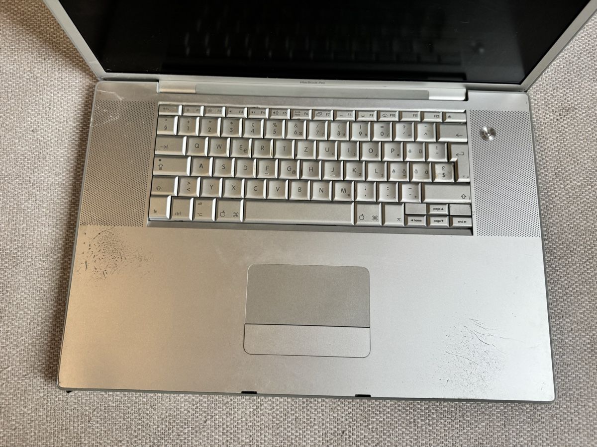 Apple Portables: Altes kaputtes Aplle Macbook – Défectueux à Zürich par MHW23 2