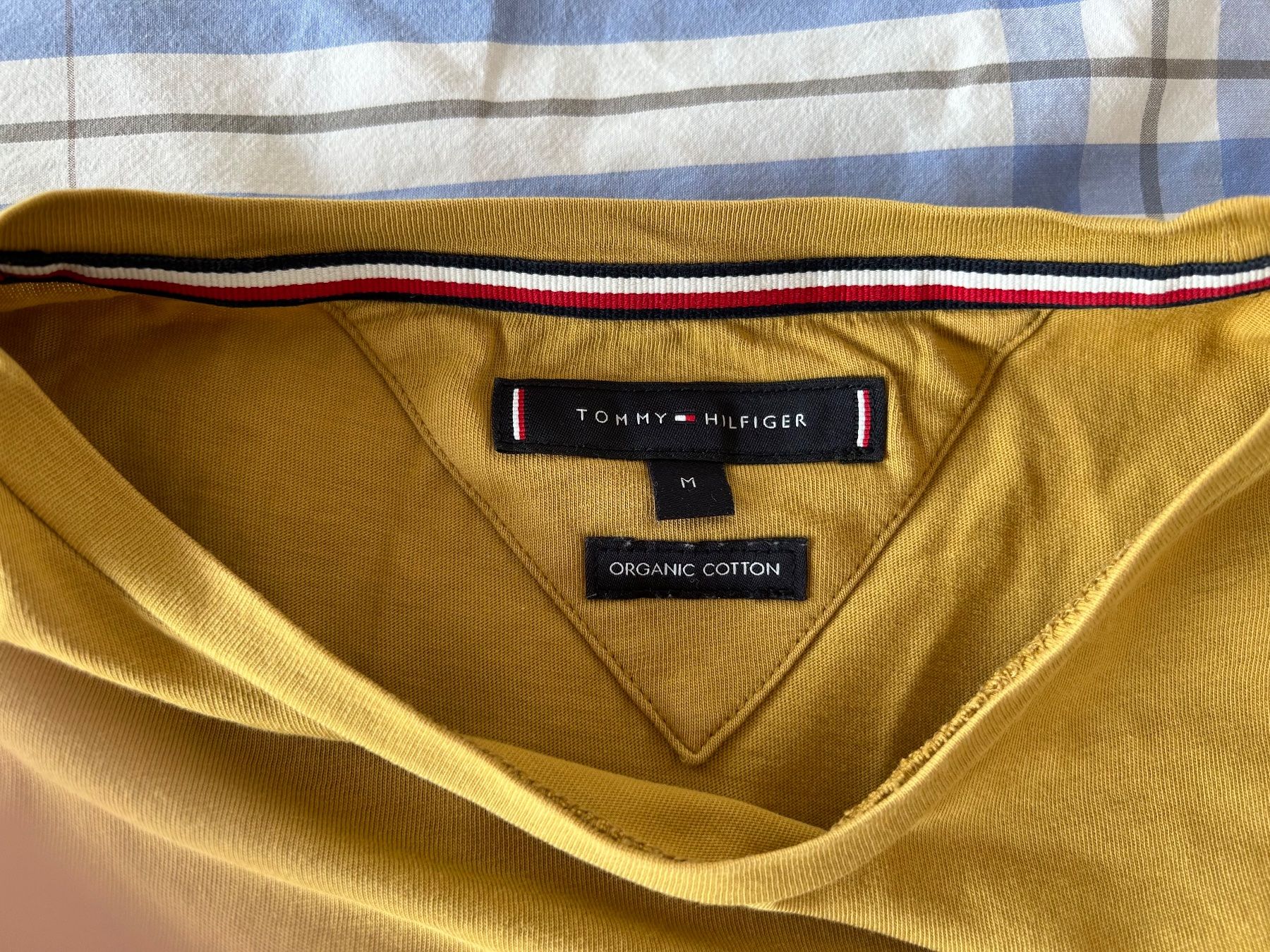 Tommy Hilfiger T-shirt: Tommy Hilfiger T-shirt – Nuovo (secondo la descrizione) da Erlenbach ZH venduto da Syssi_C 2