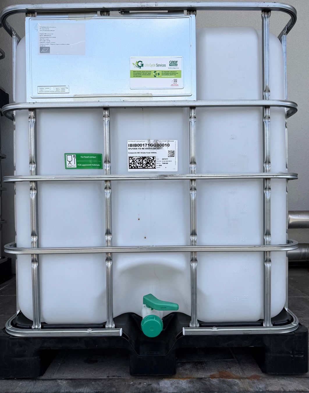 Abreuvoirs & Auges: IBC CONTAINER MIT KUNSTSTOFFPALETTE – D'occasion à Schlieren par VintageType 2