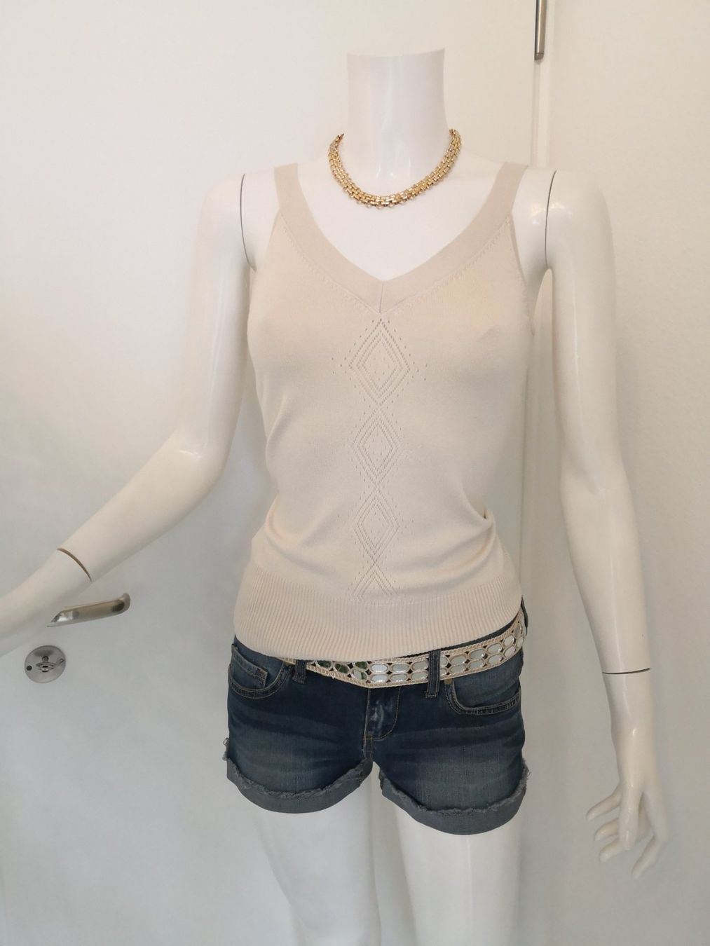 Mango Top: 🤩MANGO STRICK-TOP BEIGE MIT STRICK-MUSTER & V-SCHNITT – Nuovo (secondo la descrizione) da Olten venduto da Naja-Twins-Twins 1