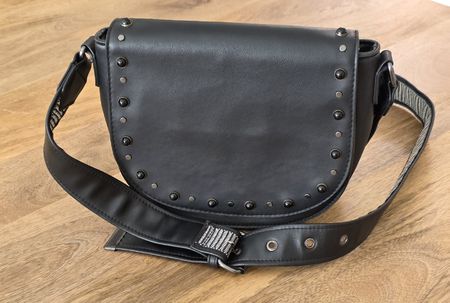 Tasche schwarz mit Nieten Damen Schultertasche 