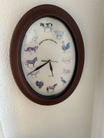 Wanduhr mit versch. Bauernhoftier-Geräuschen