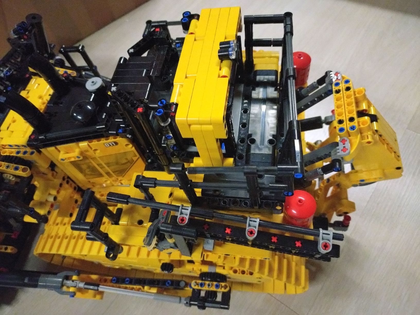 Lego Kit di costruzioni: Lego Technic Bulldozer CAT D11 42131 – Usato da Farvagny-le-Grand venduto da LaCaverne 4