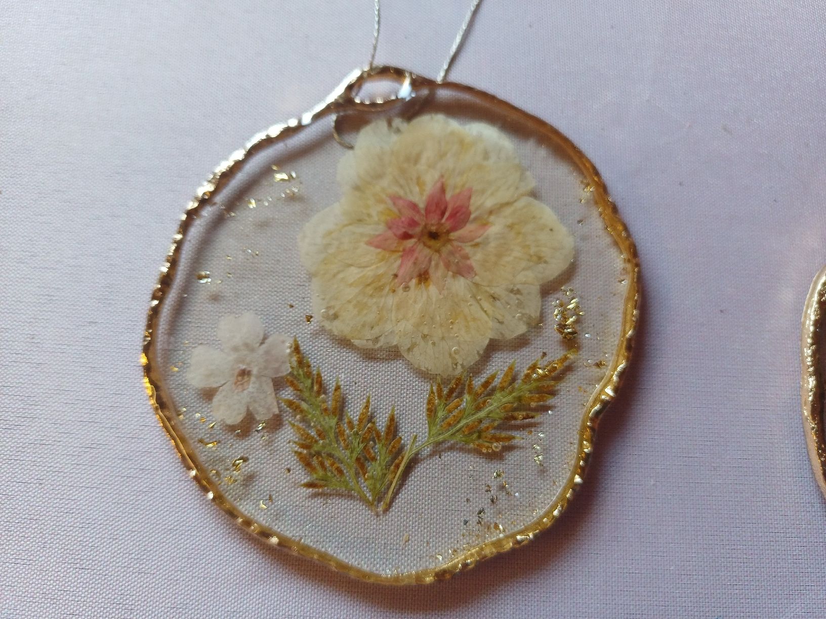 Tutte le decorazioni: neu; Handgemachte Ornamente mit echten Blumen 3er Set – Nuovo e nell'imballaggio originale da Nassen venduto da verrueckt 3