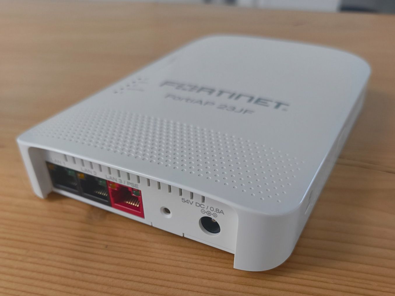 Modem & Router: Fortinet FortiAP 23JF – Usato da Unterägeri venduto da giten