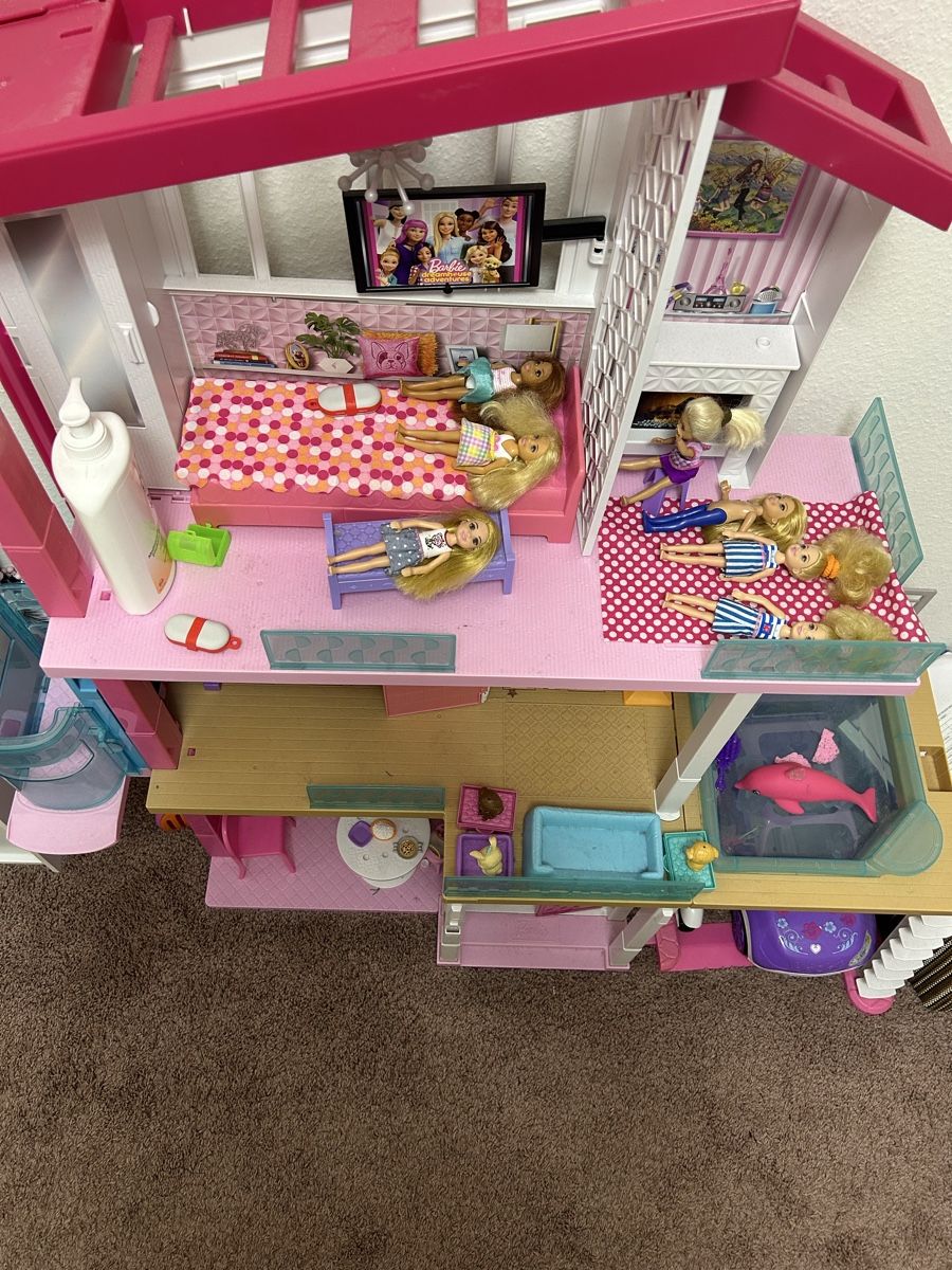 Barbie Puppenhäuser & -möbel: Barbie House with Accessories Used – Gebraucht aus Basel von demirser79 1