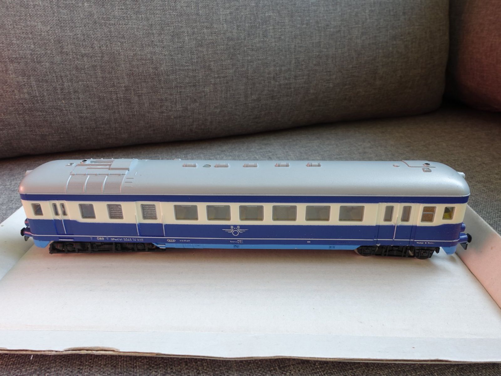 Kleinbahn Modellini di ferrovie: KLEINBAHN ÖBB Schnelltriebwagen VT 5046 - HO, DC – Usato da Wallbach venduto da Sarrows
