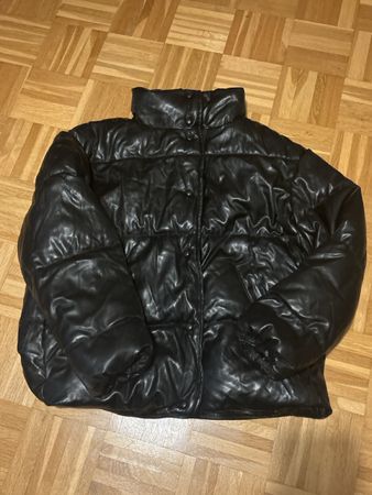 Pufferjacke in Lederimitat, schwarz, mattglanz