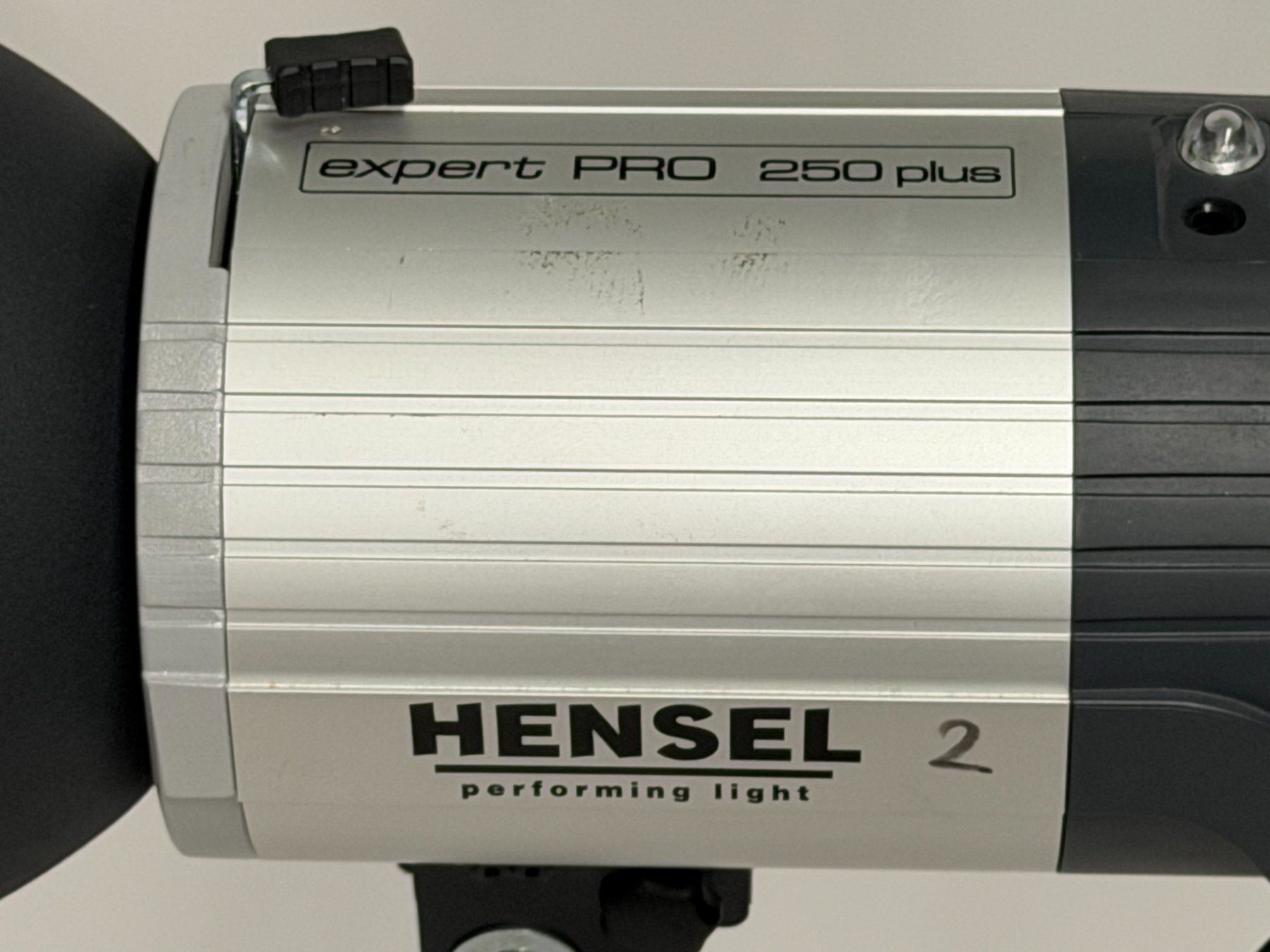 Blitze: Hensel Expert Pro 250 Plus Studioblitz 250 Ws inkl. Stativ – Gebraucht aus Olten von antonio.troia 5