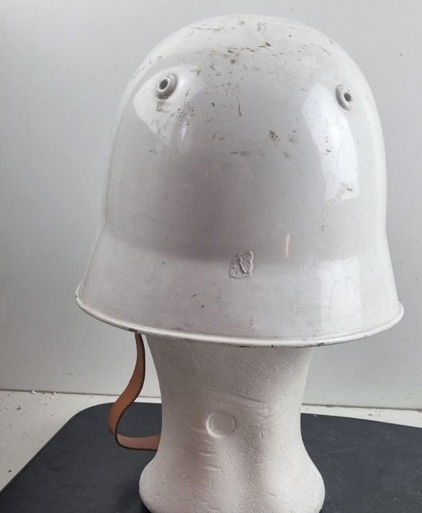 Schweizer Armee Uniformi & Effetti personali: Schweiz, Stahlhelm M18  weiss Werksschutz – Usato da Flums venduto da Flumsantik 4