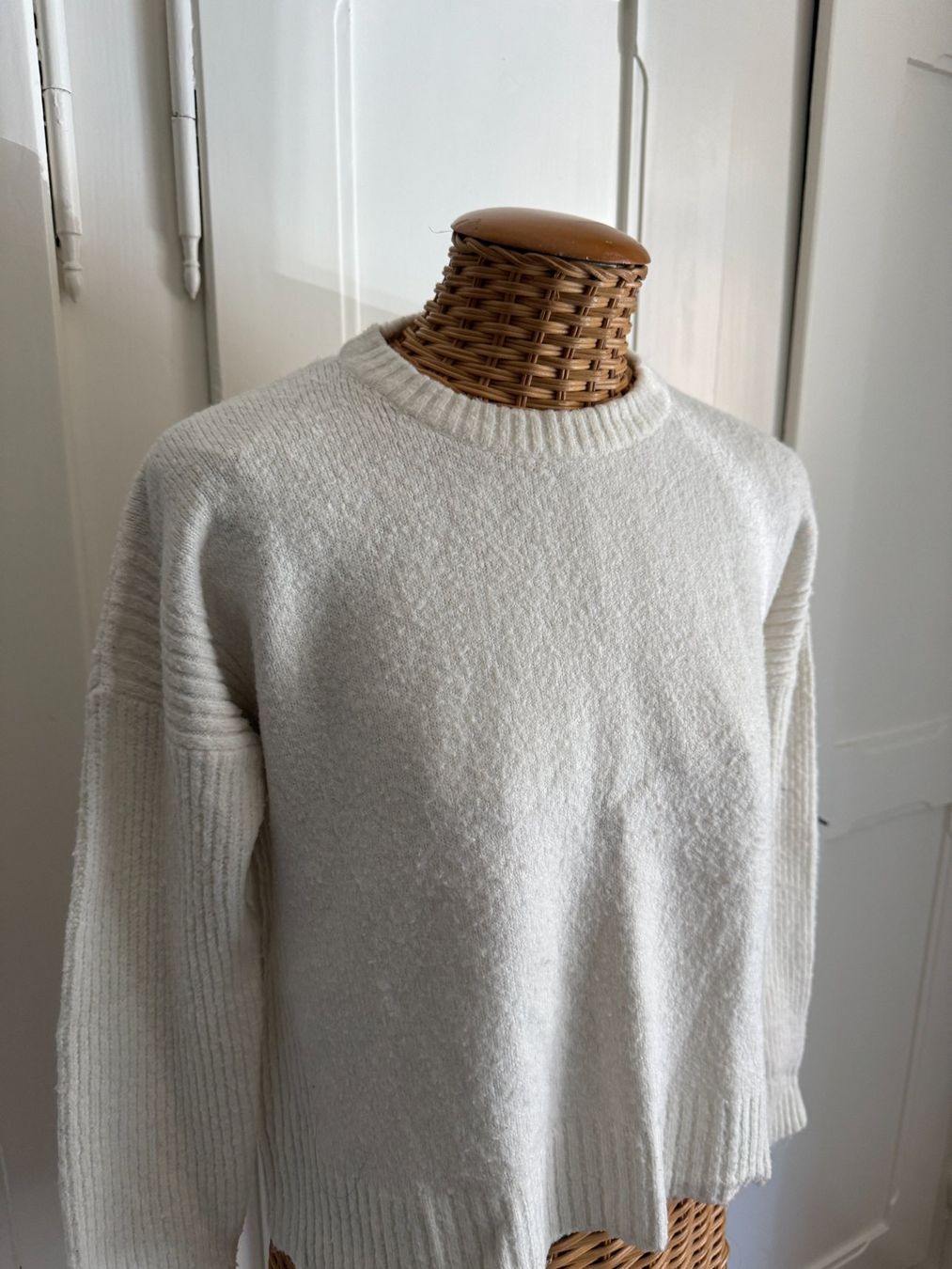 Bershka Pullover & Sweatshirts: BERSHKA - Strickpullover weiss XS – Gebraucht aus Zürich von Diazaio 1