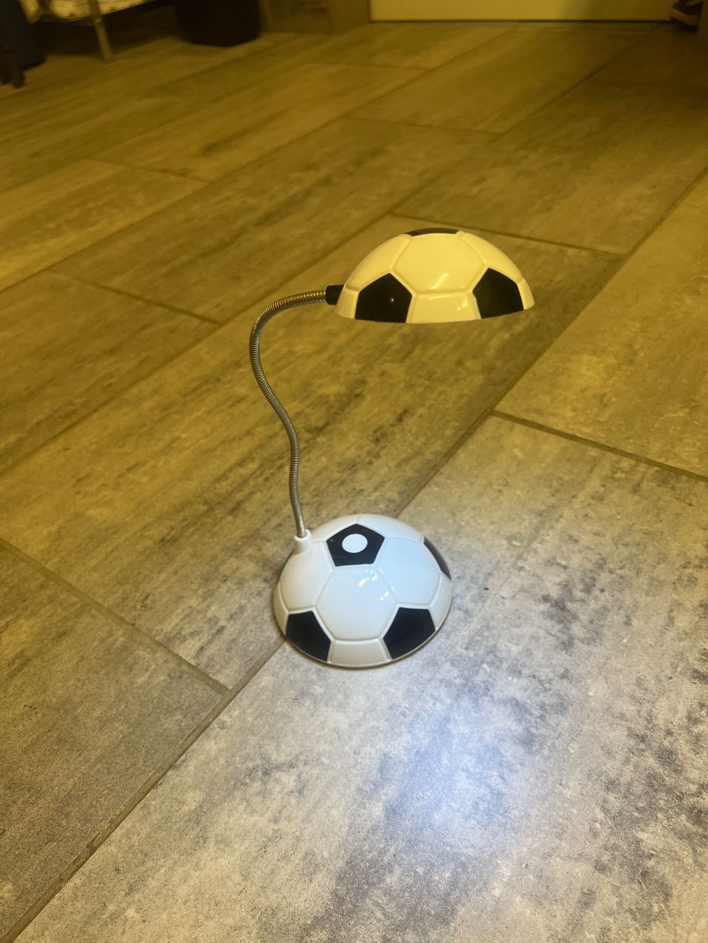 Lampen: Nachttischlampe Fussball – Gebraucht aus Läufelfingen von Zehnerlein