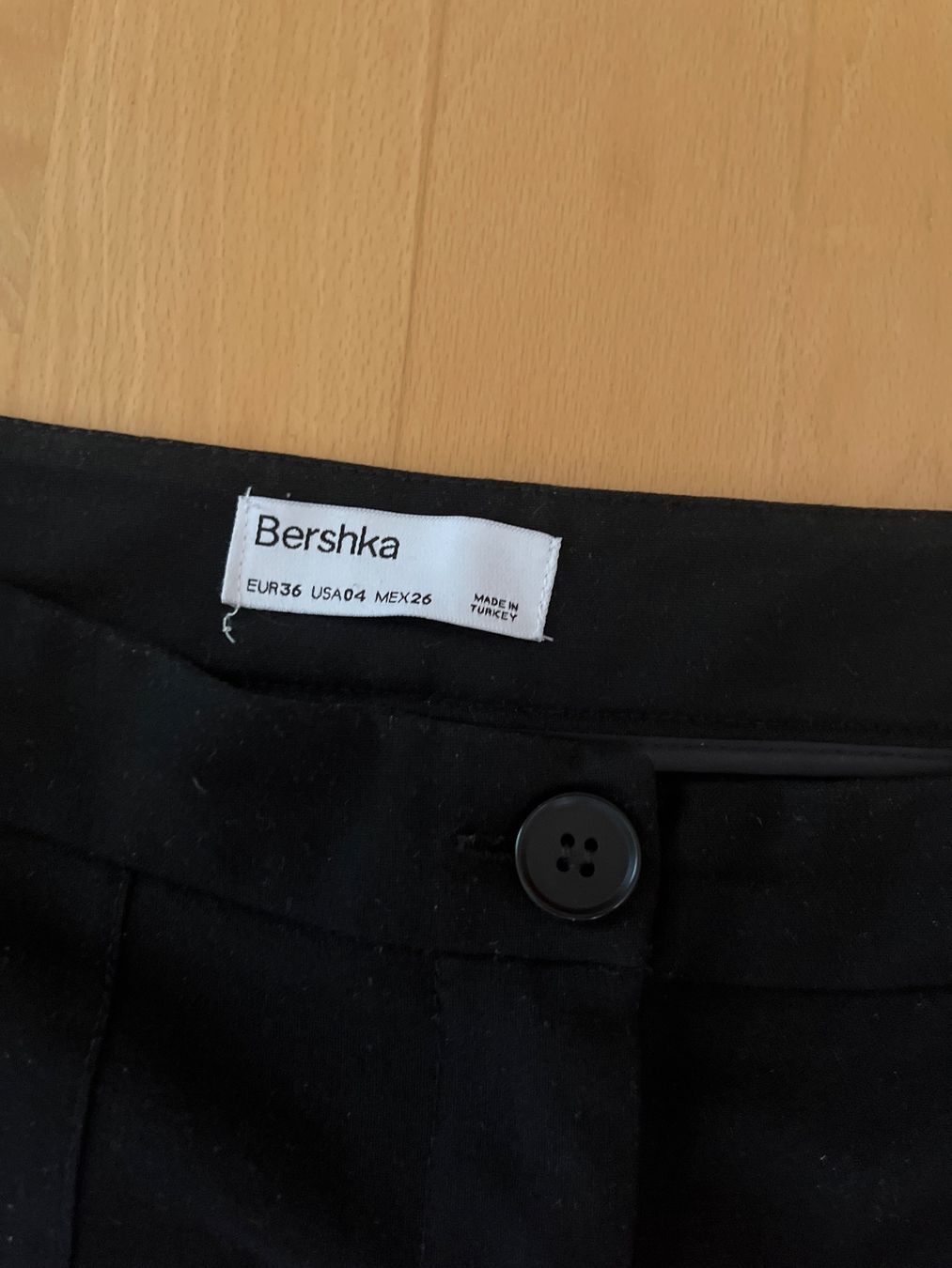 Bershka Pantalons: Stoffhose lang – Neuf (Voir description) à Allschwil par nen_5t8g 2