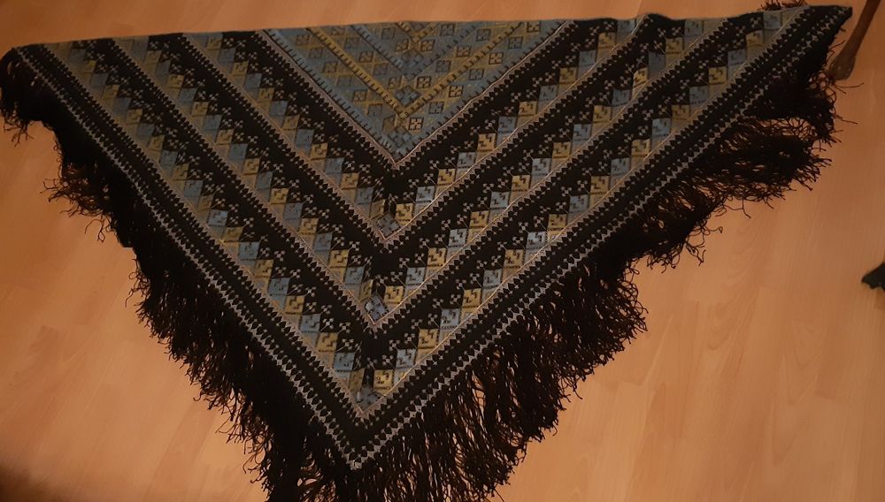 Châle Vintage LANVIN En Laine D'Italie - Motif Floral Multicolore | Fait Main, Léger Et Chaud