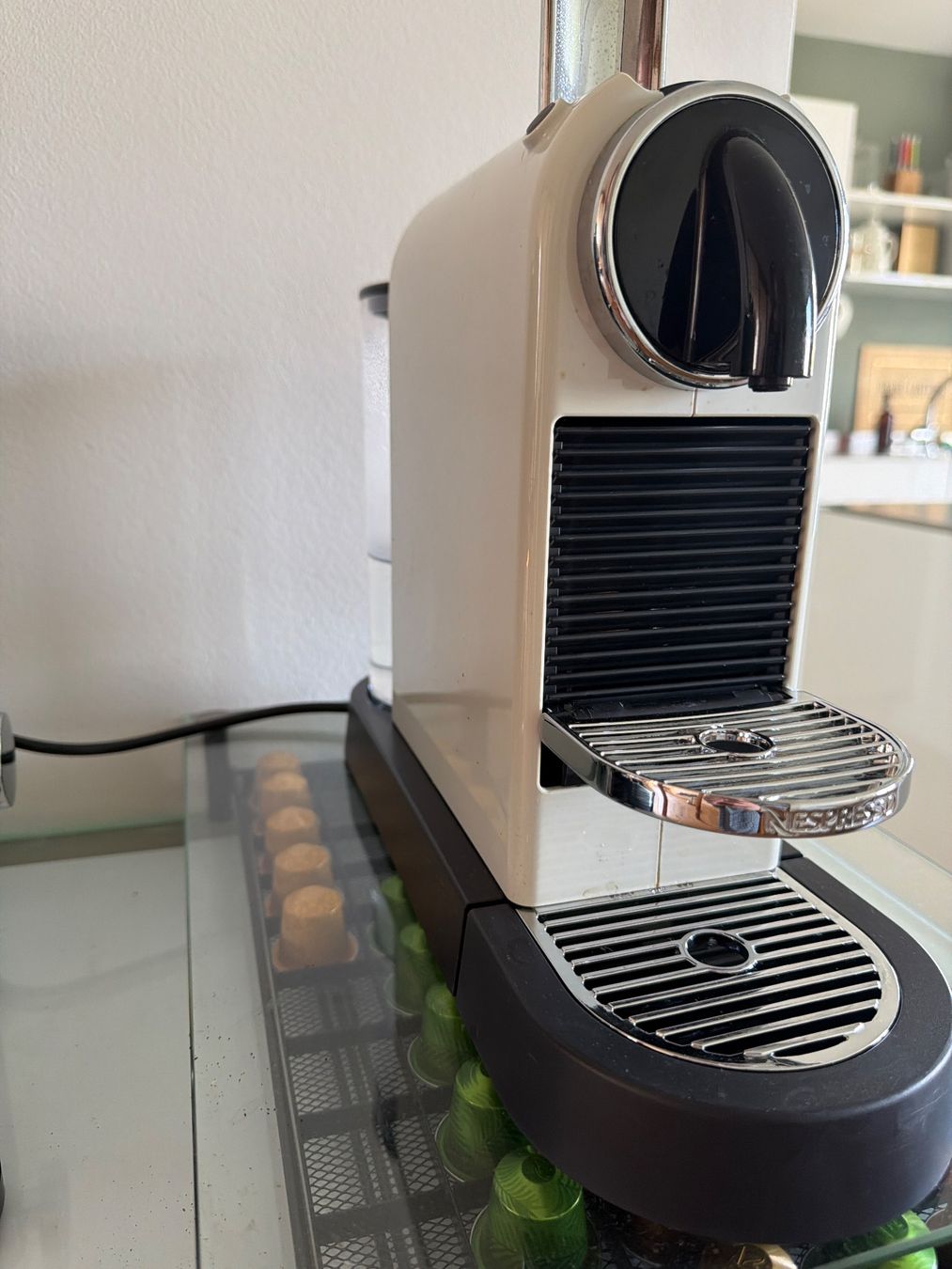 Machines à café & Machines à expresso: Nespresso Citiz White D – D'occasion à Basel par tho_wb9z 2